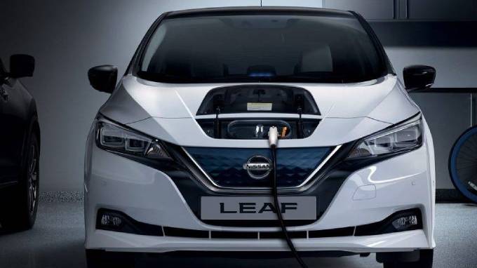 Nissan Leaf front laden